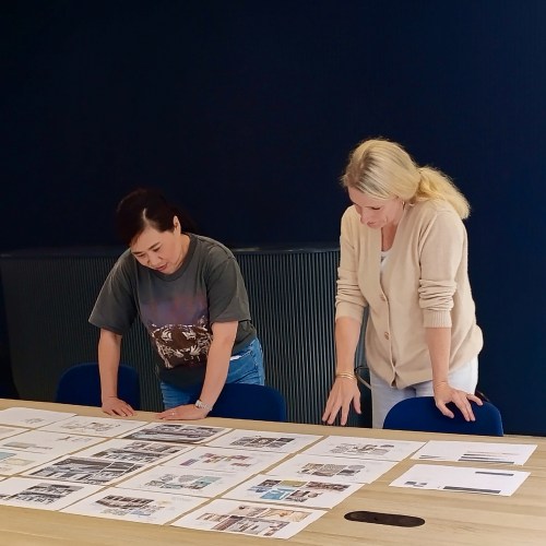 Liz Pinfold-Reed working through a strategy-to-concept session with a client - Good CX consultancy Auckland
